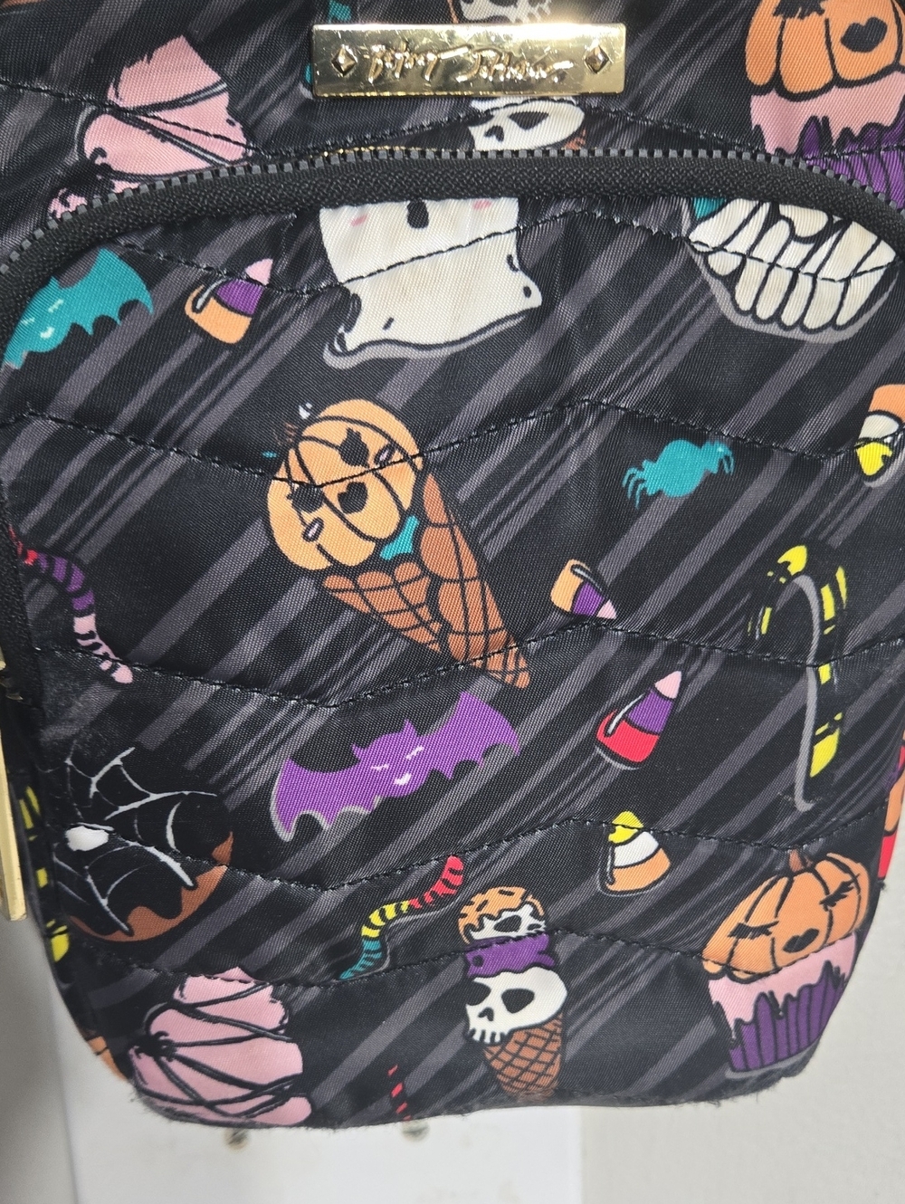 Betsey Johnson Halloween Treats Quilted Nylon Crossbody Bag Spooky Playful EUC - Picture 3 of 8